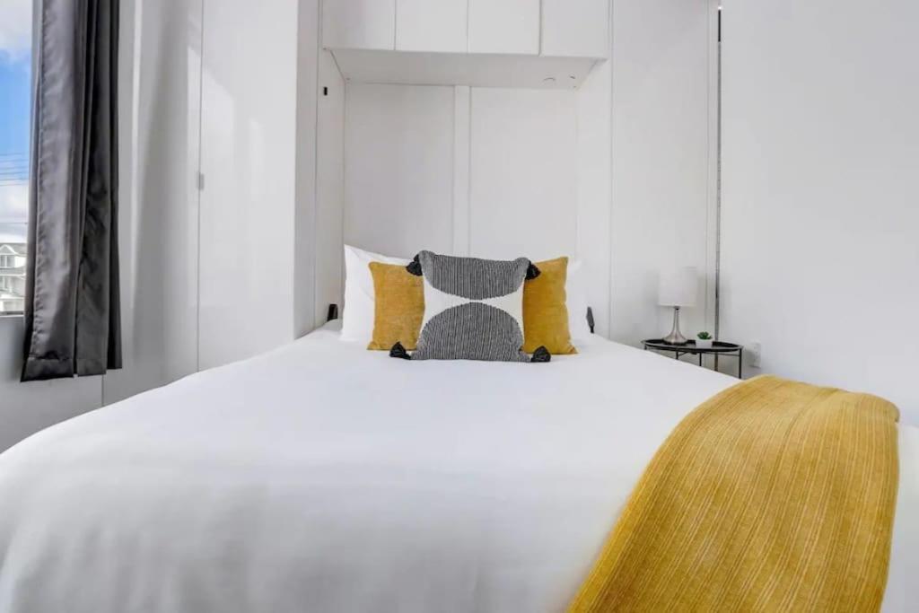 Kcm Mikros Smart Apartments 8 클리블랜드 외부 사진